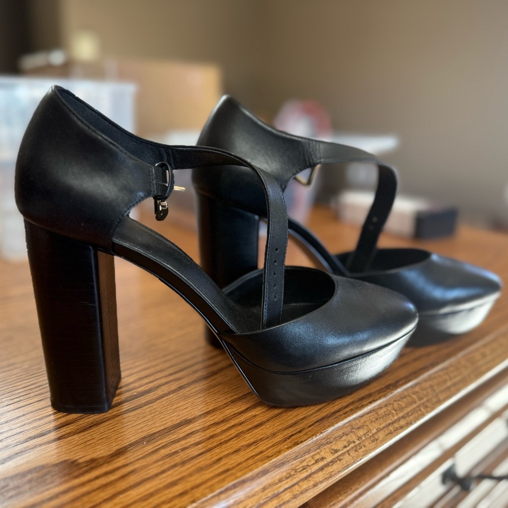 Adorable Michael Kors Black Platform Heels